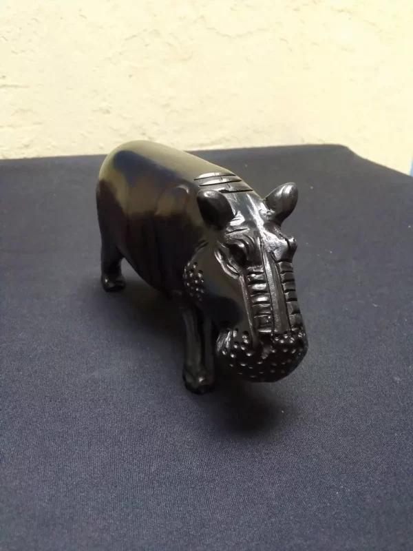 Hippopotame en ébène massif